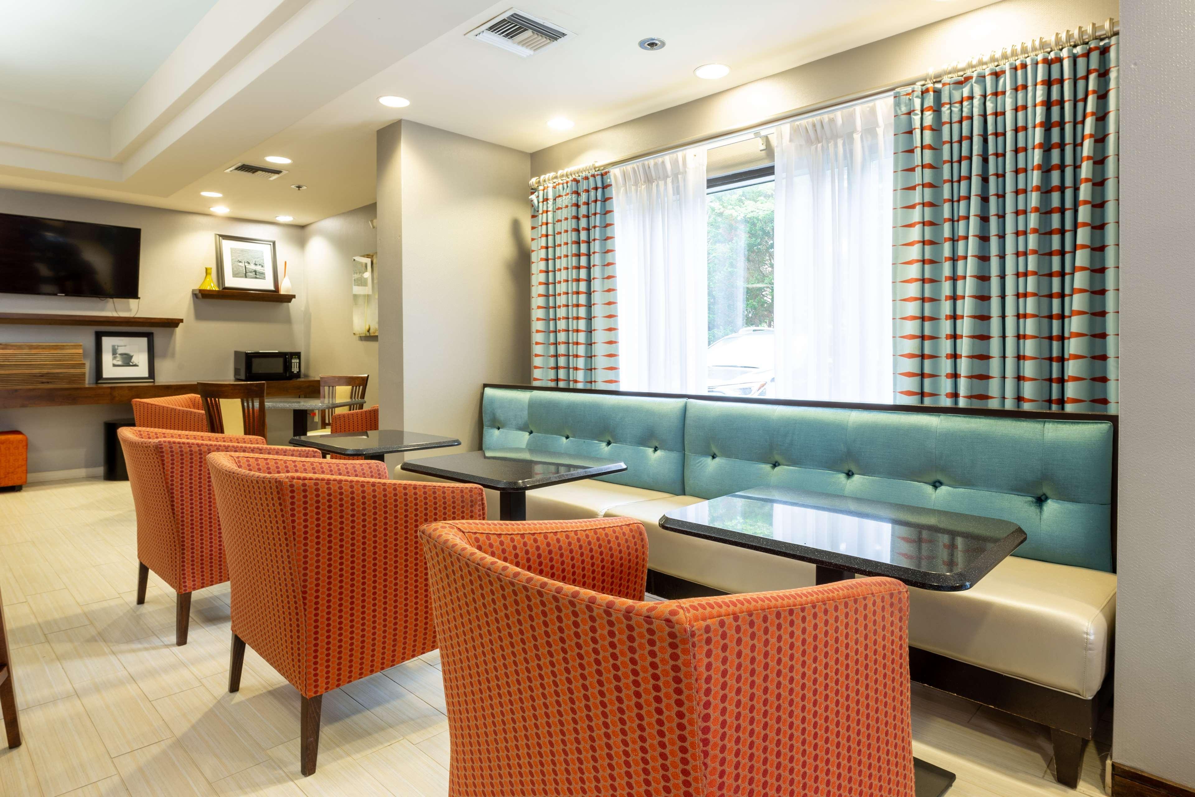 Hampton Inn Columbia I-26/Harbison Blvd Экстерьер фото