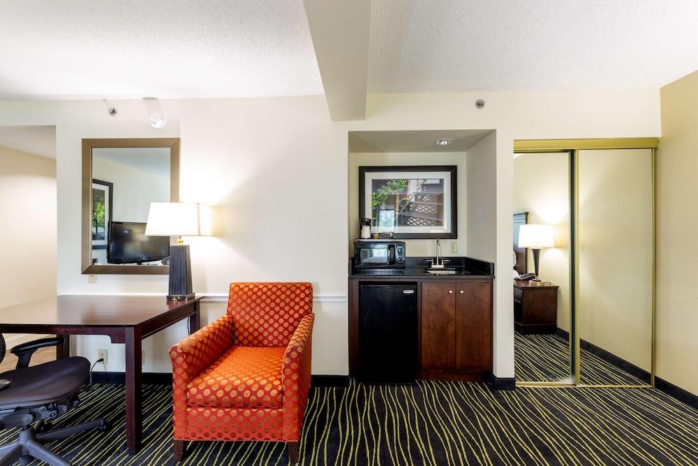 Hampton Inn Columbia I-26/Harbison Blvd Экстерьер фото